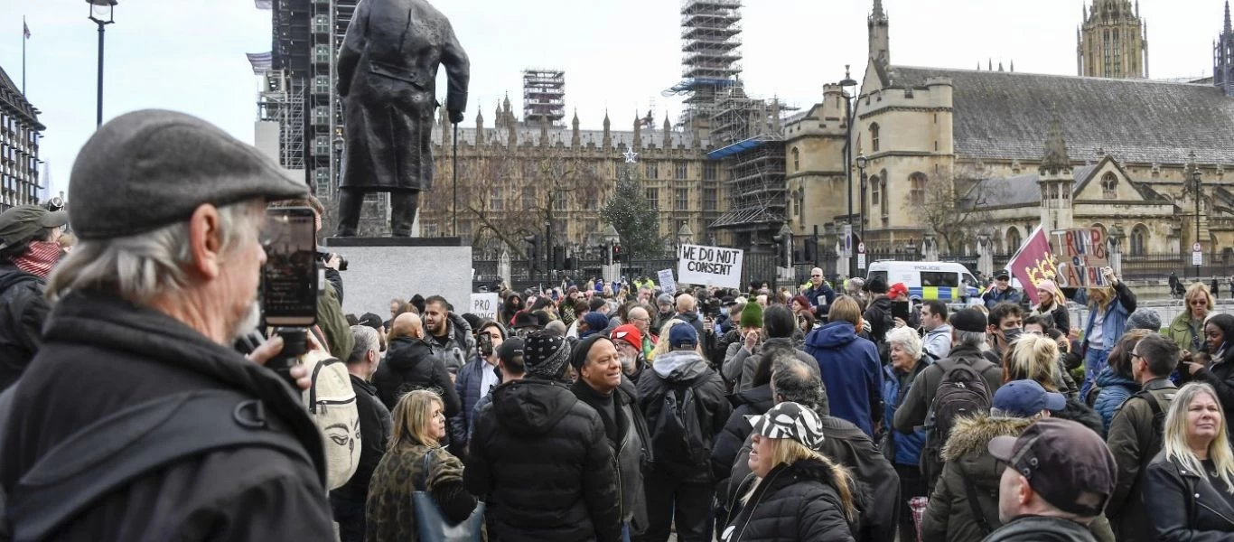 Μ.Βρετανία: Με 78% εμβολιασμένους φτάνει τα 45.000 κρούσματα την ημέρα